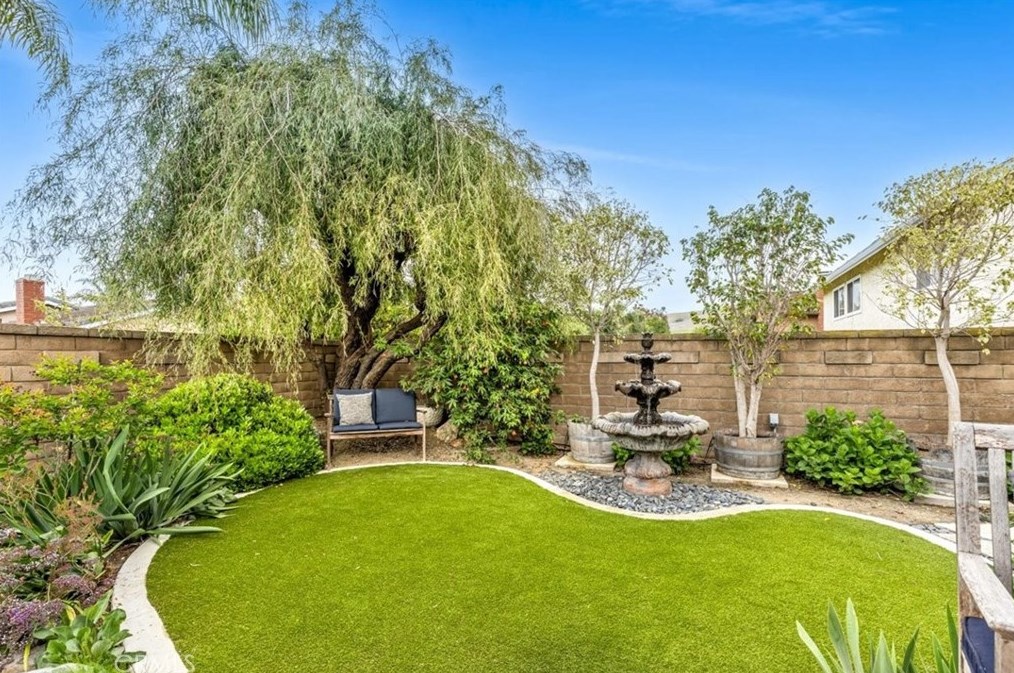 940 Amherst Cir, Anaheim CA  92807-5001 exterior