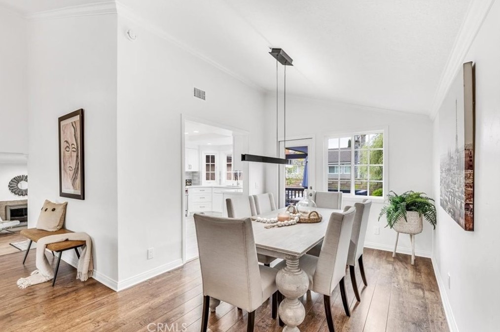 940 Amherst Cir, Anaheim CA  92807-5001 exterior