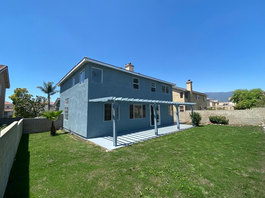 7149 Ironridge Ct, Fontana CA  92336-4416 exterior