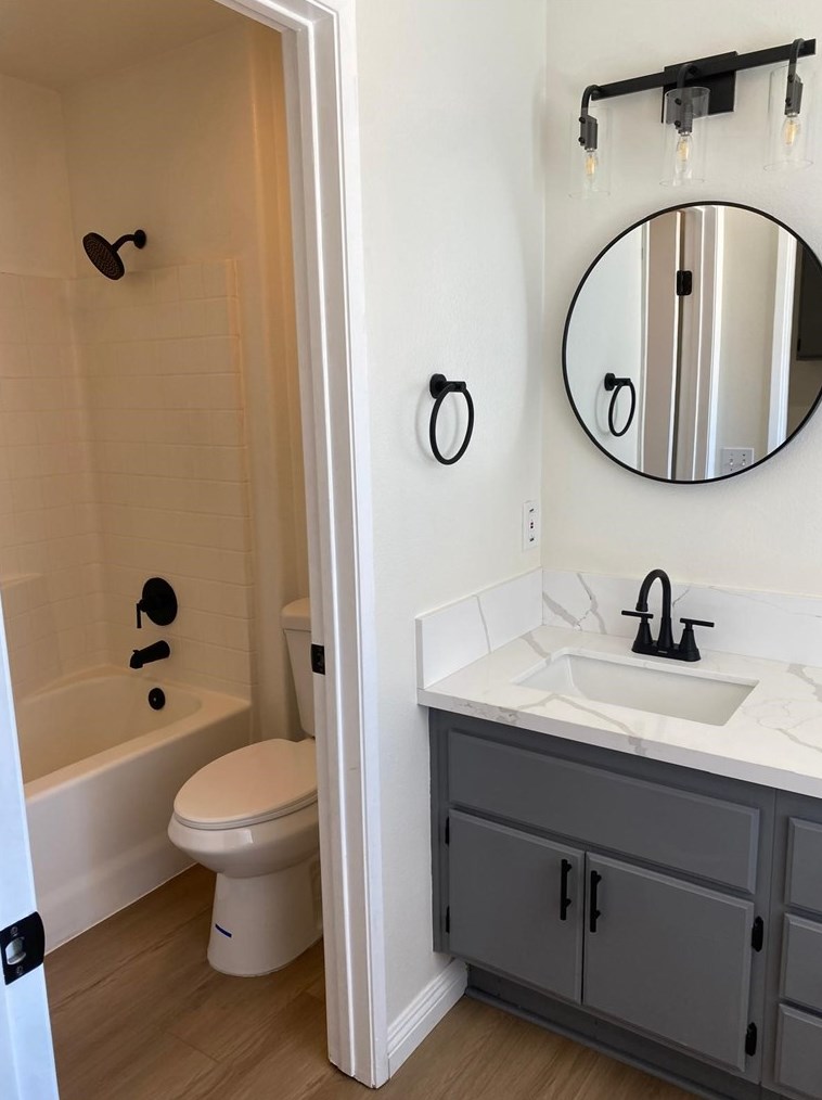 7149 Ironridge Ct, Fontana CA  92336-4416 exterior