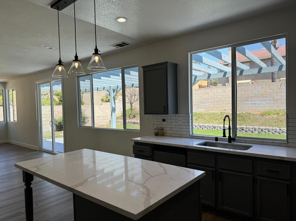 7149 Ironridge Ct, Fontana CA  92336-4416 exterior