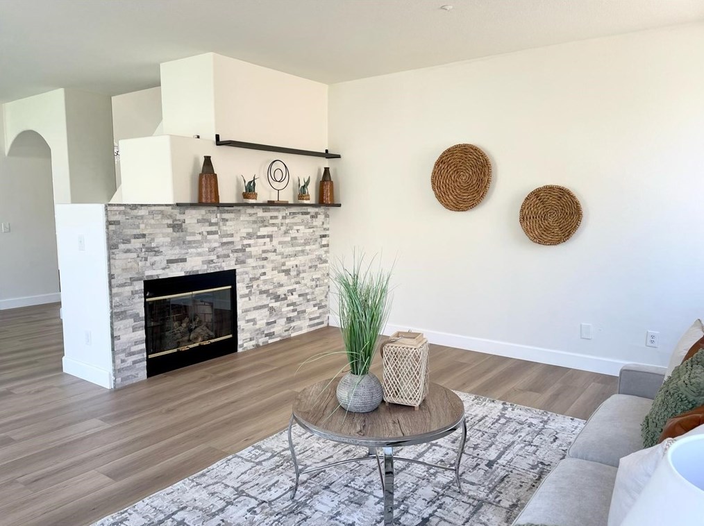 7149 Ironridge Ct, Fontana CA  92336-4416 exterior