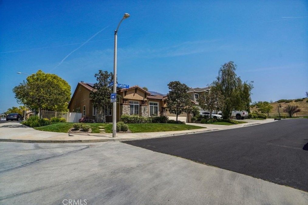 22025 Lytle Ct, Santa Clarita, CA 91390-5751