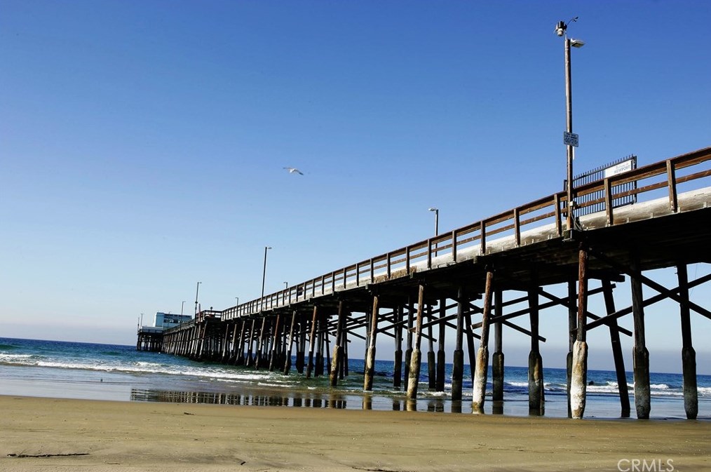 121 45th St, Newport Beach CA  92663-2550 exterior