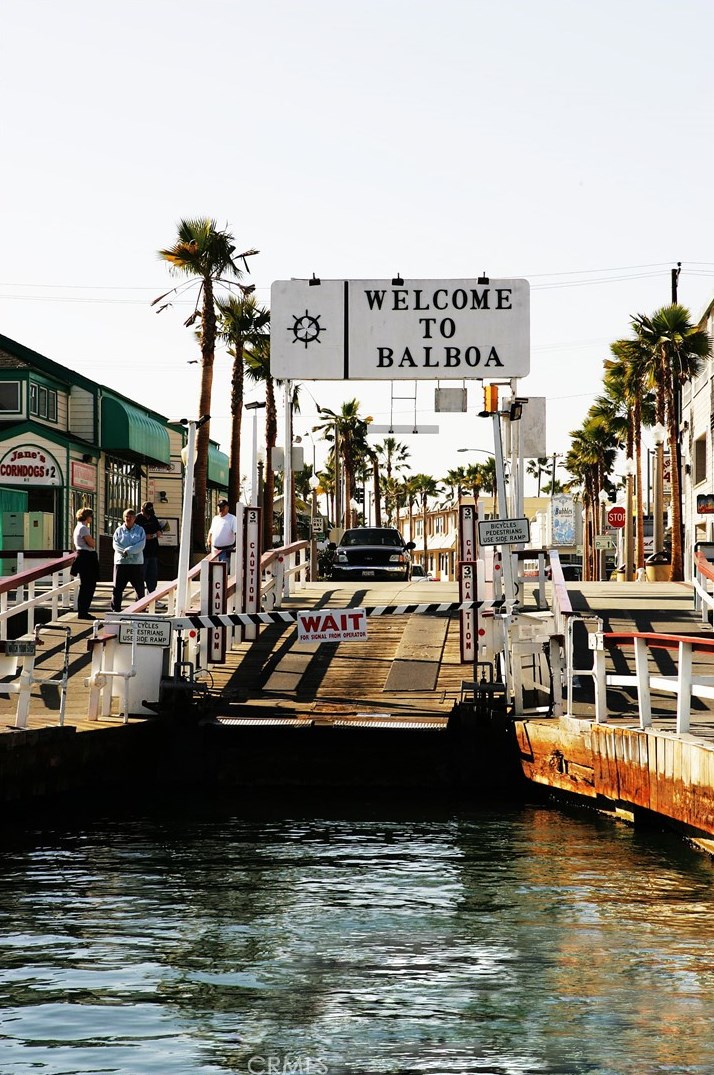 121 45th St, Newport Beach CA  92663-2550 exterior