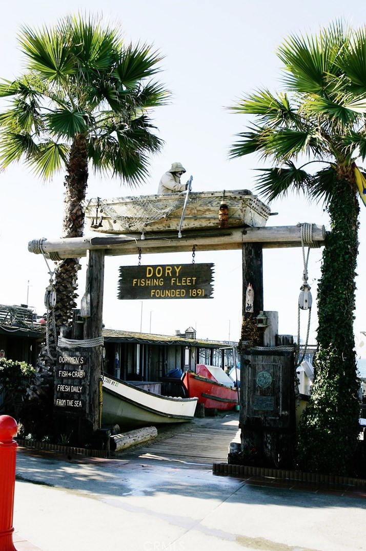 121 45th St, Newport Beach CA  92663-2550 exterior