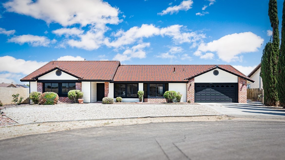 13677 Ivanpah Rd, Apple Valley, CA 92308-6048