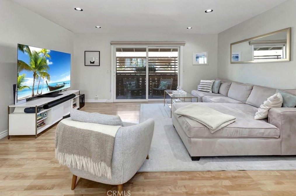 313 Alta Ln, Costa Mesa CA  92627-5431 exterior