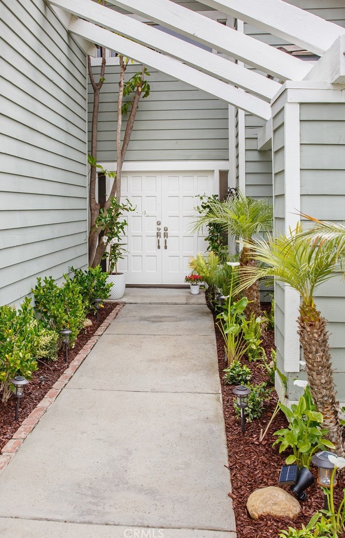 17652 Putney Cir, Huntington Beach, CA 92649-4737