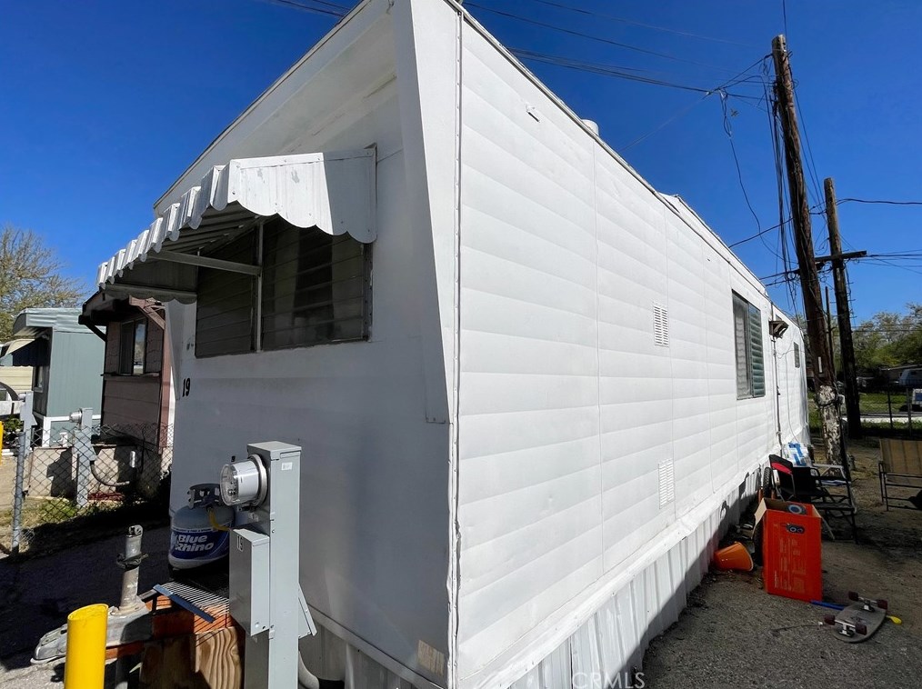 16397 D St, Victorville, CA 92395-3024