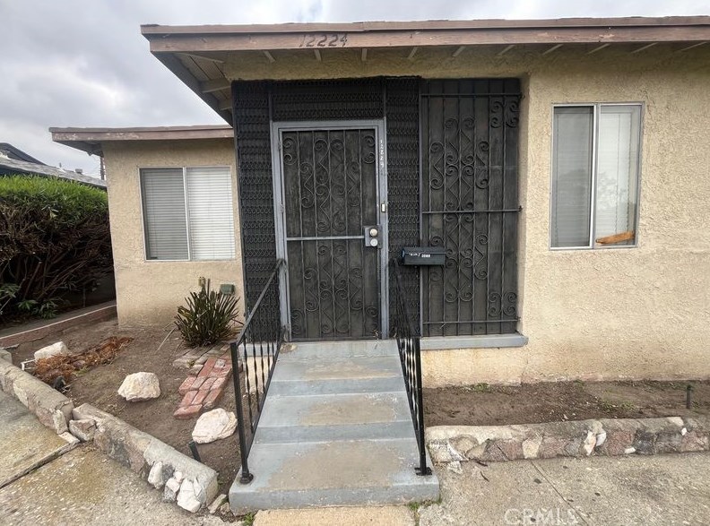 12224 Main St, Los Angeles, CA 90061-2323