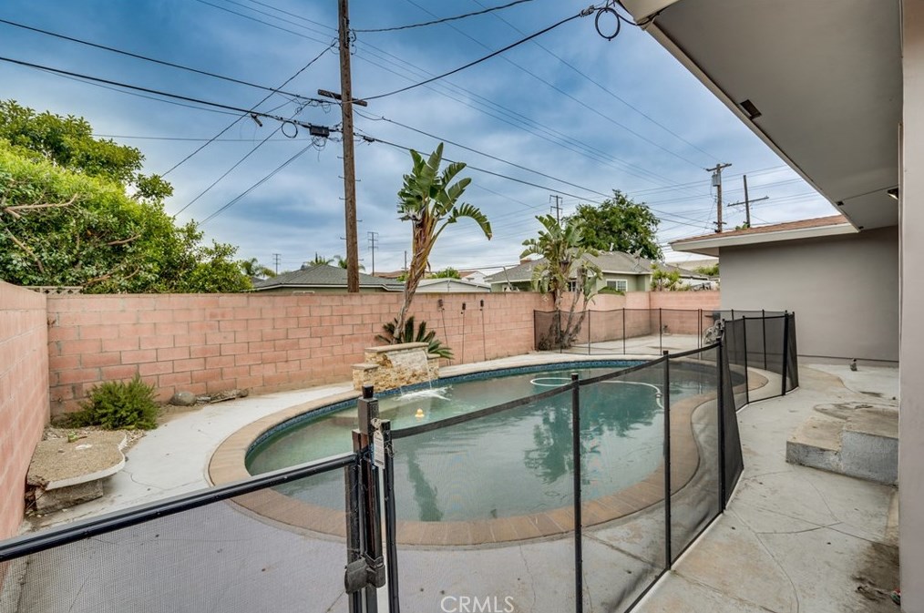 1206 Hvn Dr, Anaheim CA  exterior