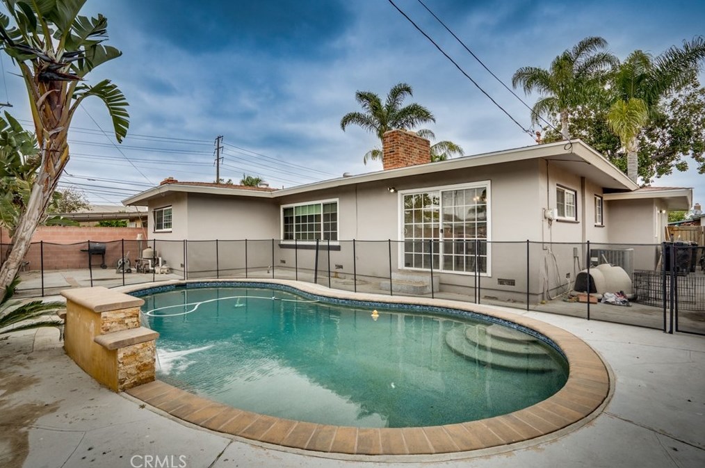 1206 Hvn Dr, Anaheim CA  exterior