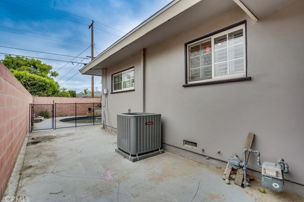 1206 Hvn Dr, Anaheim CA  exterior