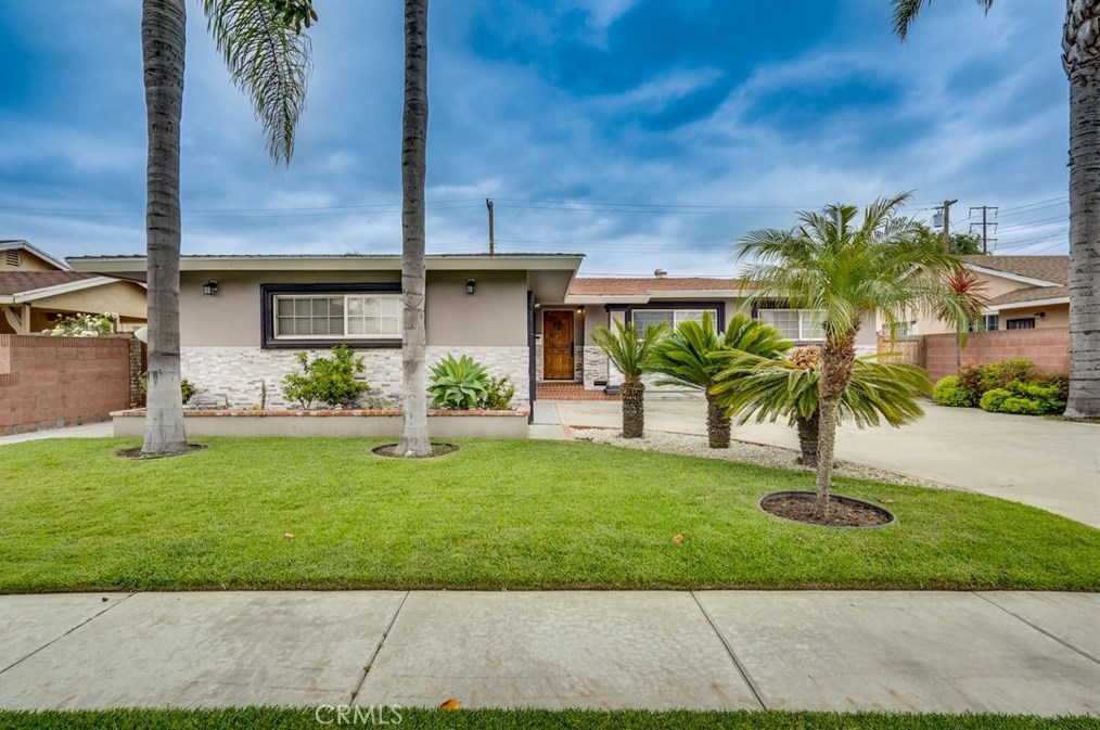 1206 Haven Dr, Anaheim CA  92805-4846 exterior
