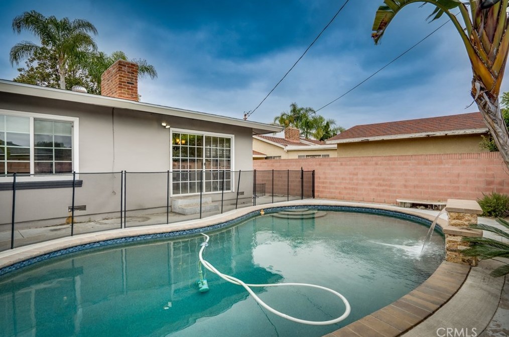 1206 Hvn Dr, Anaheim CA  exterior