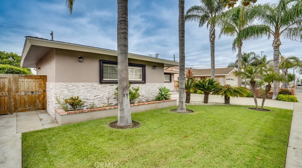 1206 Hvn Dr, Anaheim CA  exterior