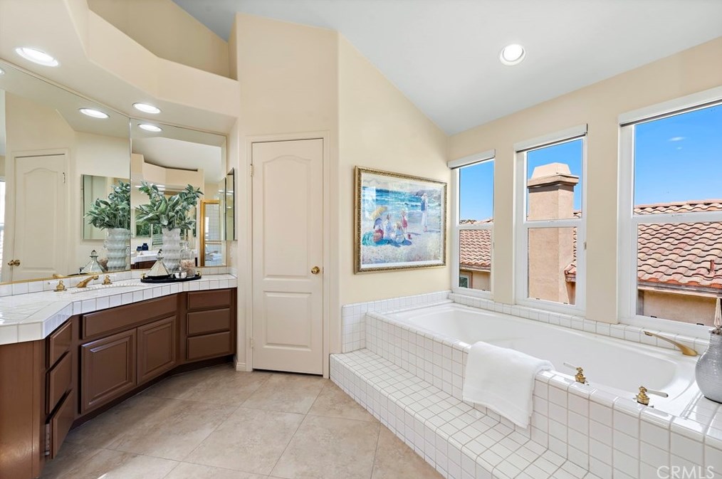 1078 Rexford Ln, Anaheim CA  92808-2341 exterior