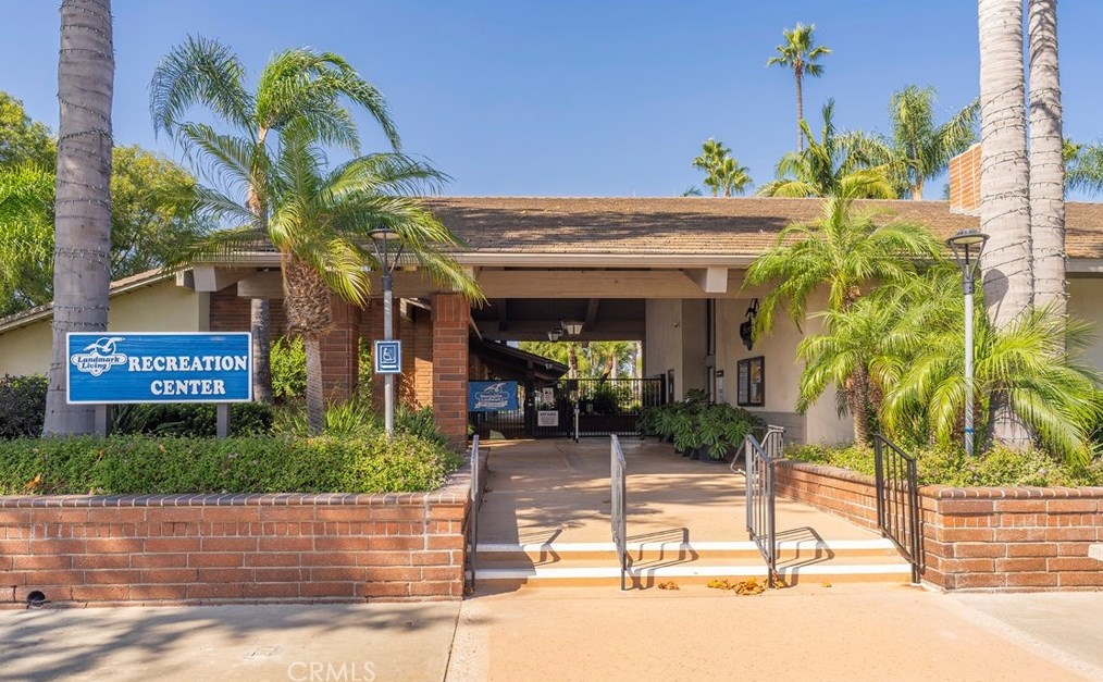 8777 Coral Springs Ct, Huntington Beach CA  92646-6203 exterior