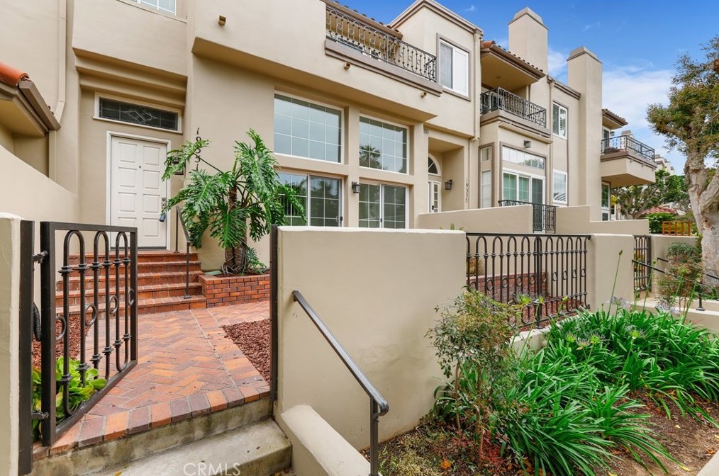 19351 Maidstone Ln, Huntington Beach, CA 92648-5505