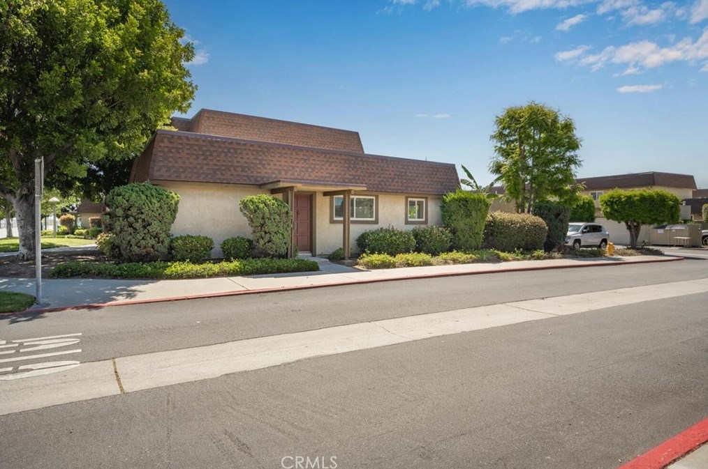 5225 Banbury Cir, Buena Park, CA 90623-2340