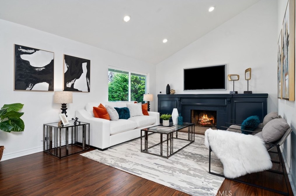 5962 Walnut Creek Rd, Yorba Linda, CA 92886