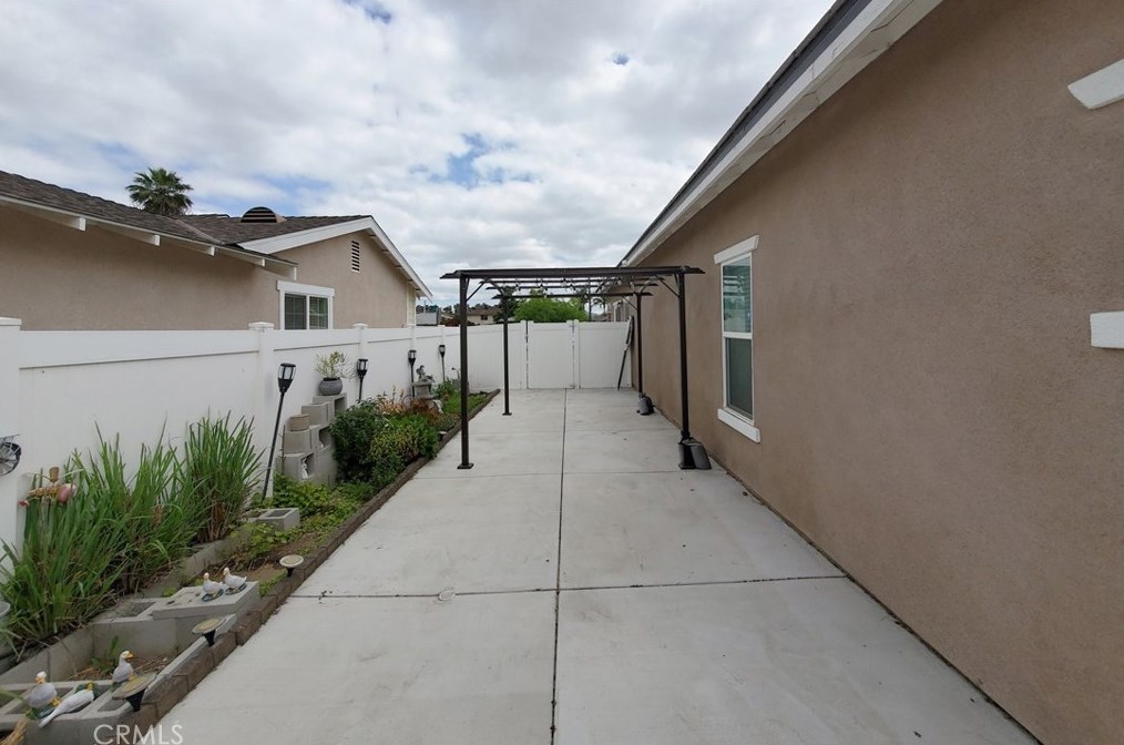 132 11th St, Perris CA 92570-2417 exterior