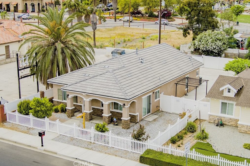 132 11th St, Perris, CA 92570-2314