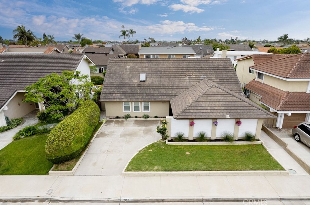 9562 Caithness Dr, Huntington Beach, CA 92646-6002