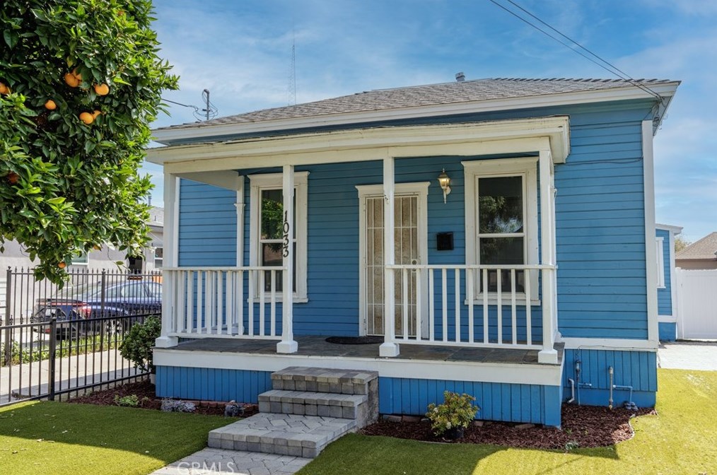 1033 Custer St, Santa Ana, CA 92701-3914