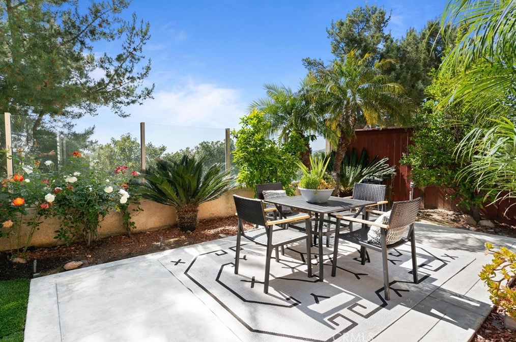 17 Calle Alamitos, Trabuco Canyon CA  92688-4133 exterior