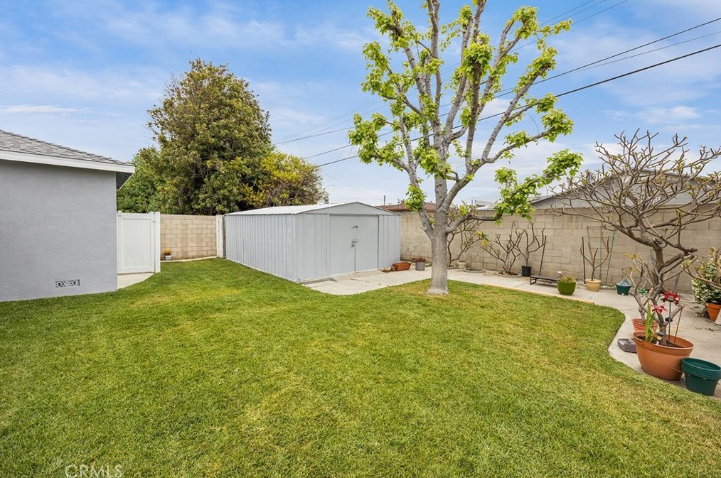 304 Ranchito St, Anaheim CA  92801-5122 exterior