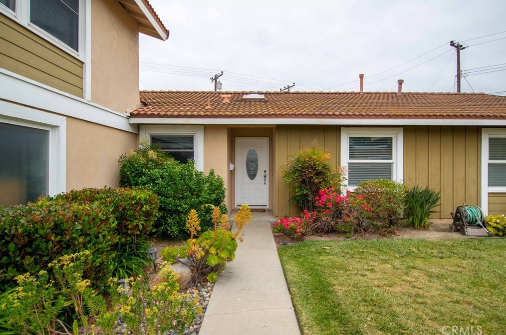 16768 Buckeye Cir, Santa Ana, CA 92708-2802
