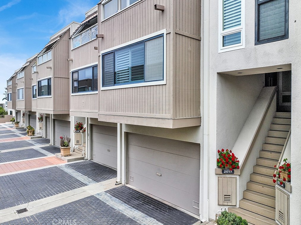 21777 Ocean Vista Dr, Laguna Beach, CA 92651-8148