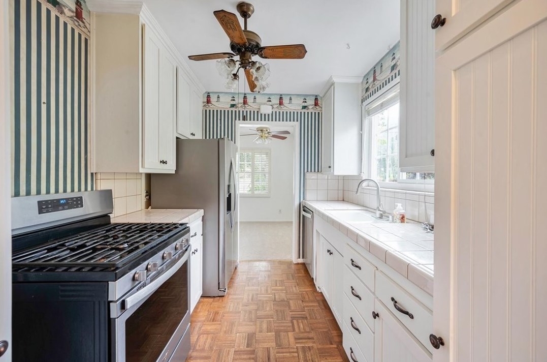 3361 Park Vis Dr, Glendale CA 91214-3355 exterior