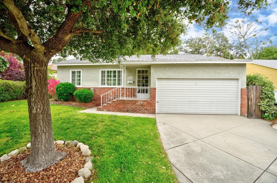 3361 Park Vista Dr, Glendale, CA 91214-3376