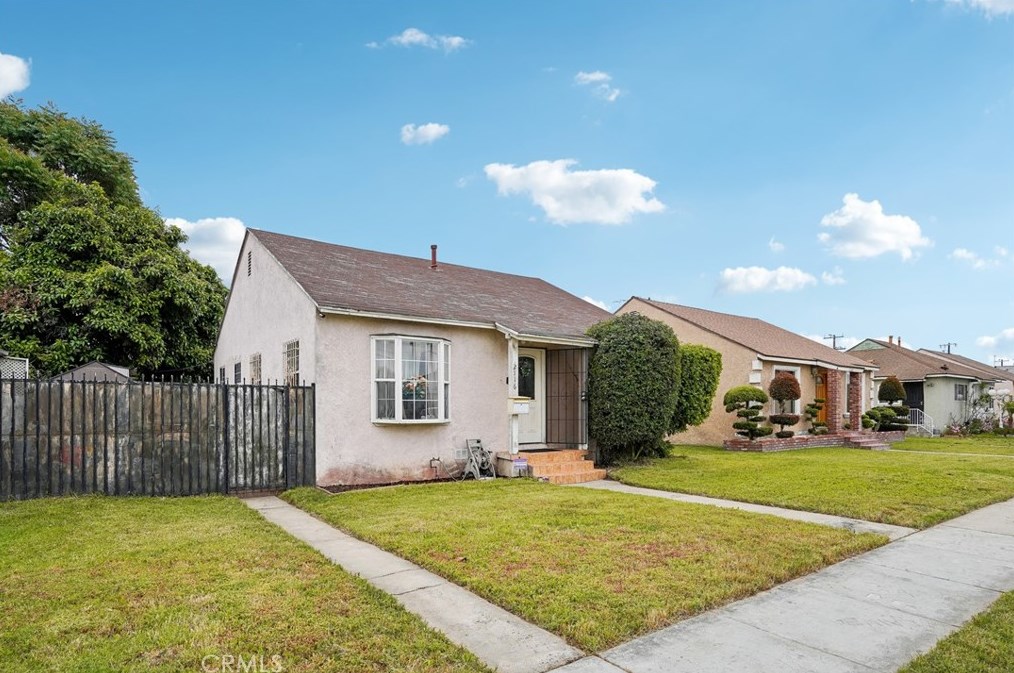 2116 Locust Ave, Compton, CA 90221-1321