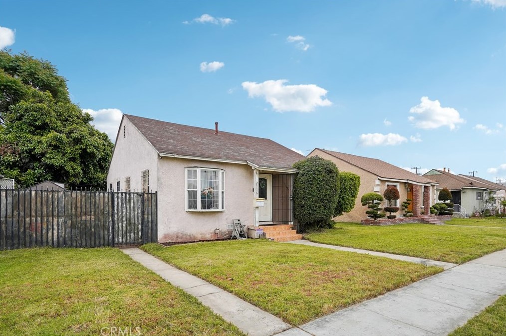 2116 N Locust Ave, Compton, CA 90221