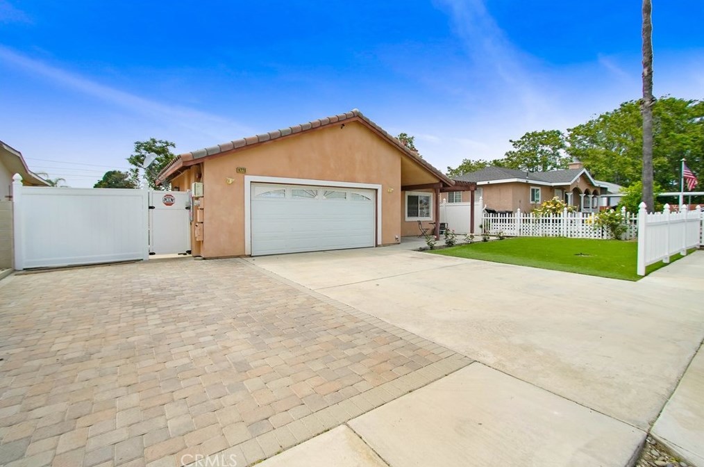 9220 Poplar Ave, Fontana, CA 92335-4441