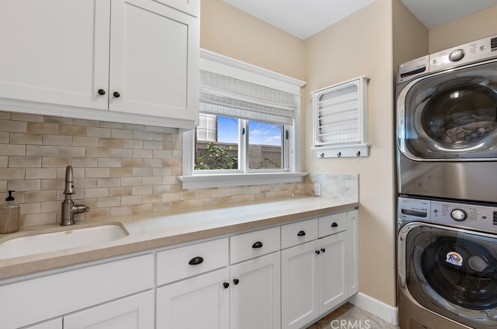 1609 6th St, Manhattan Beach CA  90266-6305 exterior