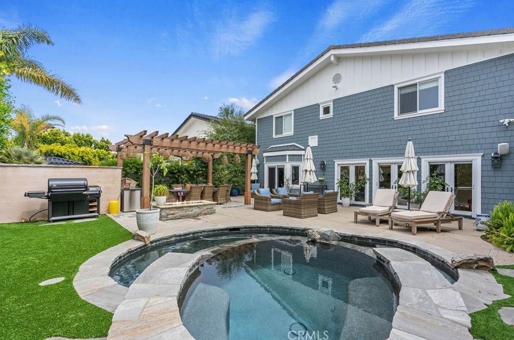 1609 6th St, Manhattan Beach CA  90266-6305 exterior