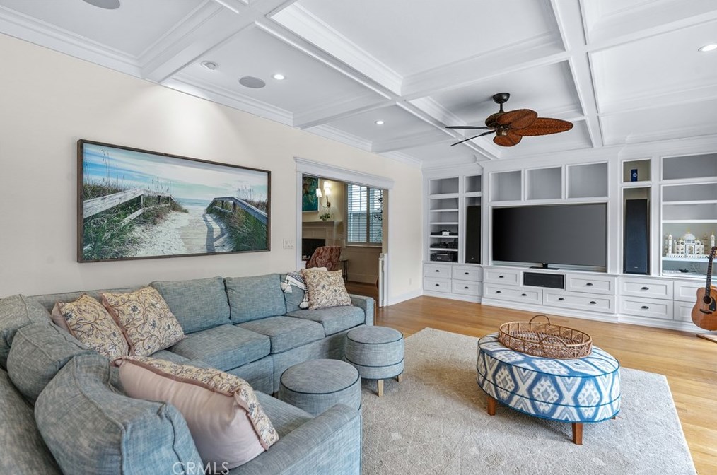 1609 6th St, Manhattan Beach CA  90266-6305 exterior