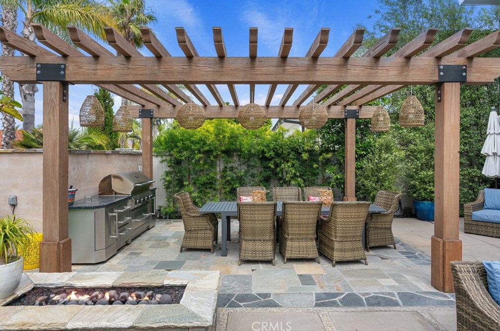 1609 6th St, Manhattan Beach CA  90266-6305 exterior