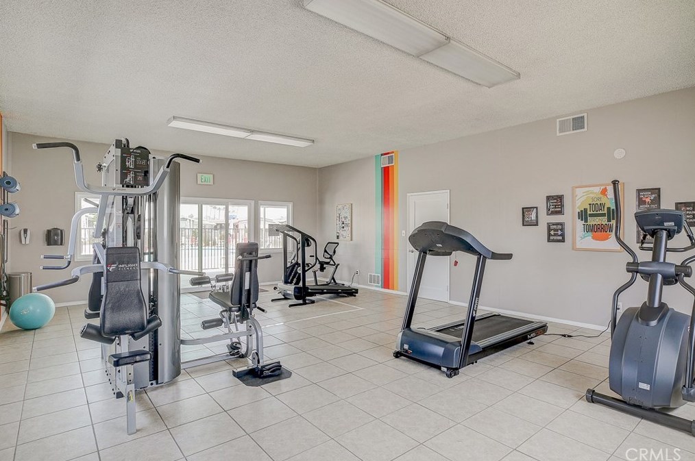 15621 Beach Blvd, Westminster CA  92683-7108 exterior