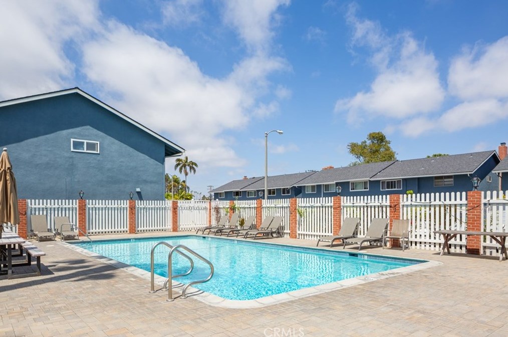 2609 Delaware St, Huntington Beach CA  92648-2582 exterior