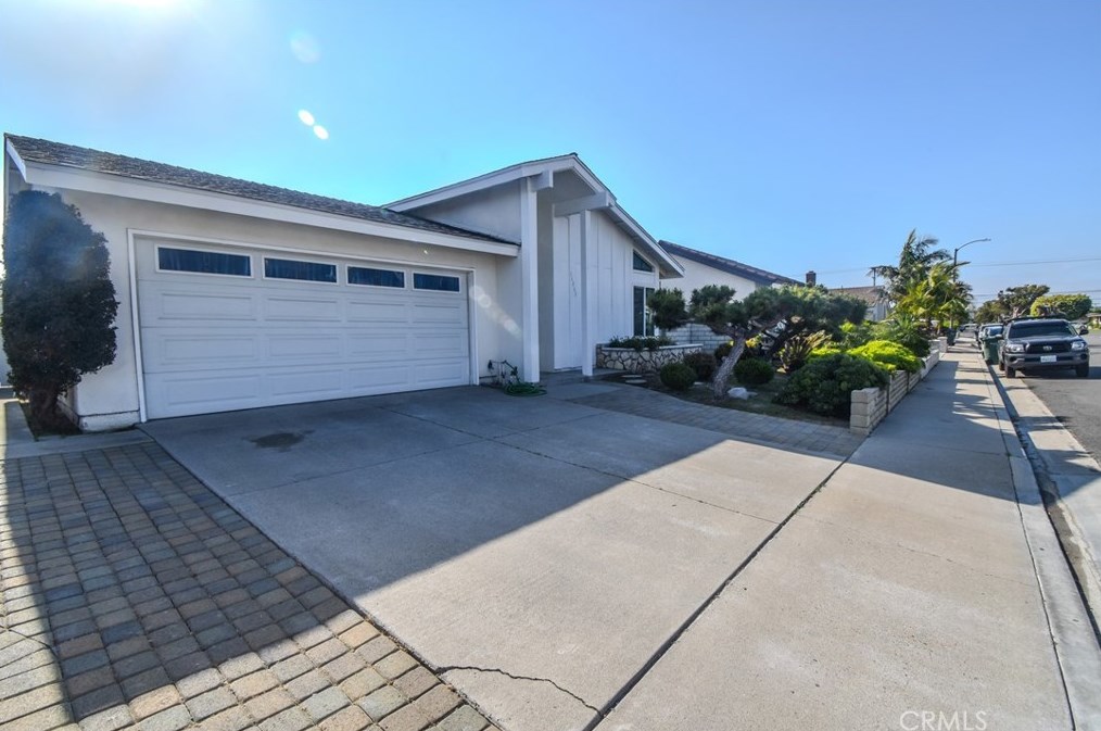 16063 Mount Hicks St, Santa Ana, CA 92708-1722