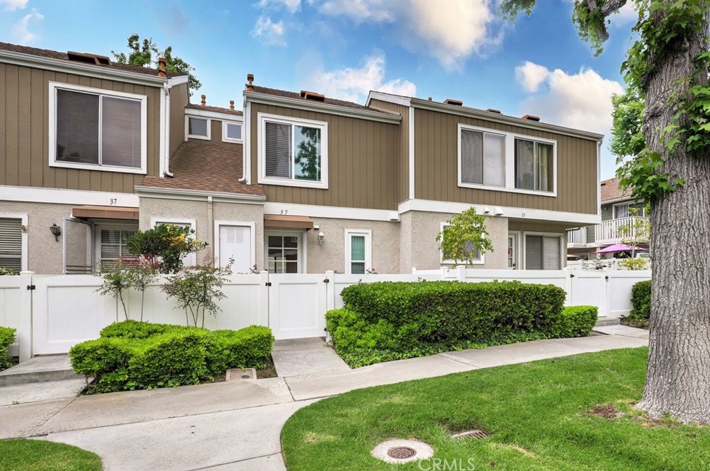35 Bentwood Ln, Laguna Beach, CA 92656-2919