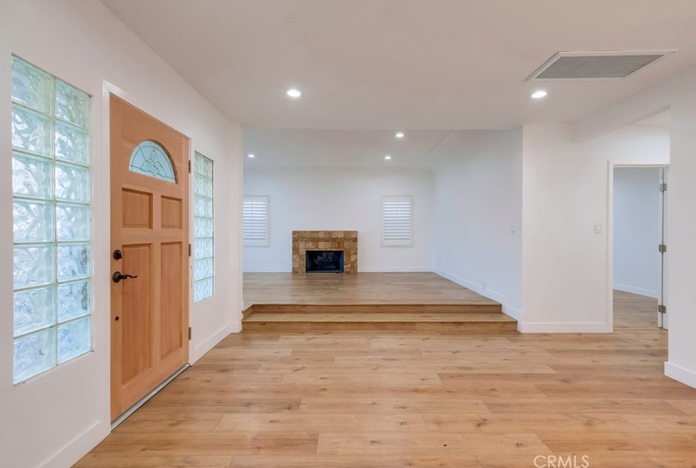 1837 77th St, Los Angeles, CA 90047-2331