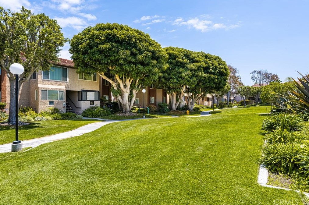 17124 Bluewater Ln, Huntington Beach, CA 92649