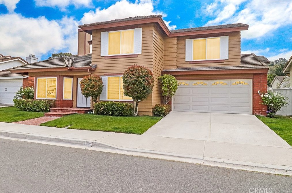 30 Woodswallow Ln, Laguna Beach, CA 92656-1230